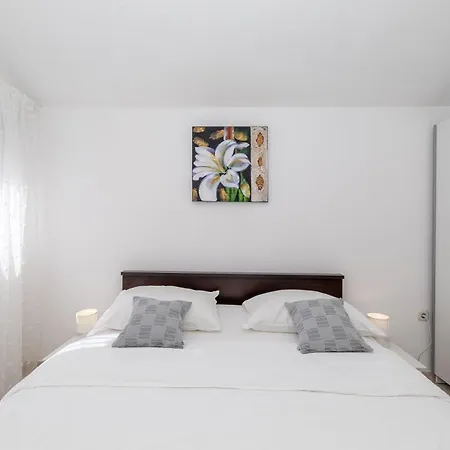 Apartment Perinic, No 1 Vrsi