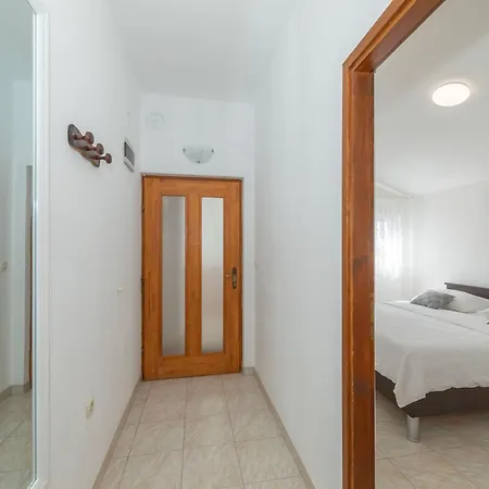 Apartment Perinic, No 1 *