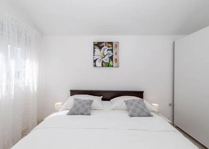 Апартаменты Perinic, No 1 Врси