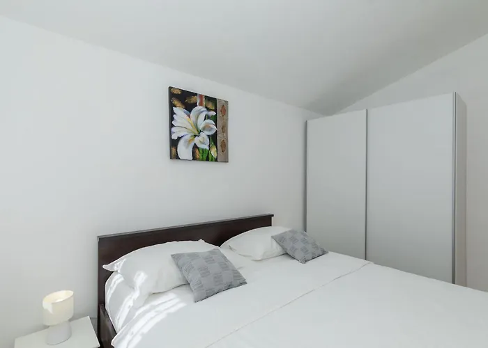 Perinic, No 1 *